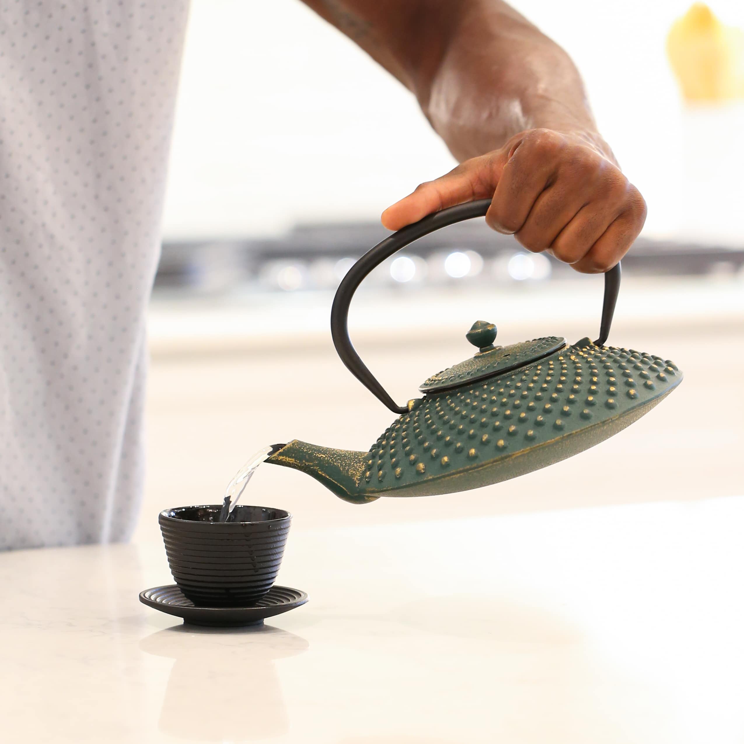 DESIGNED WITH YOU IN MIND: Designed for beauty as well as function, the elegant design ensures that everyone will find what they love, while the tea infuser provides the functionality for easily brewing a delicious cup of tea.