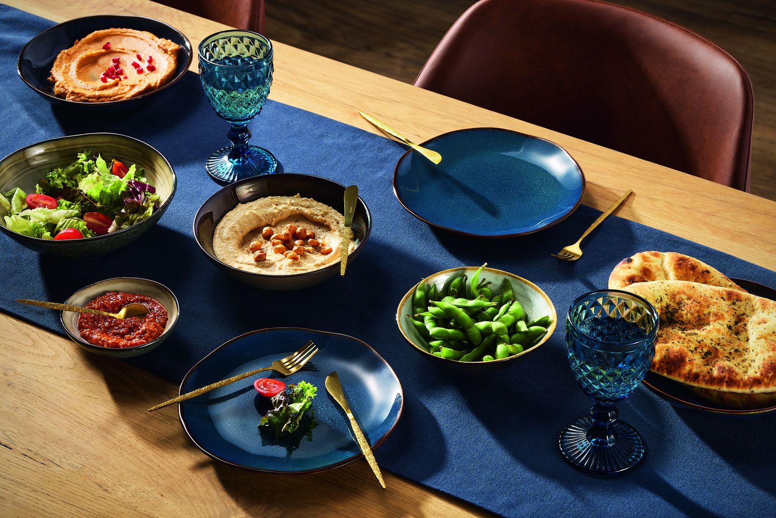 Juntos gold cutlery shared dining table